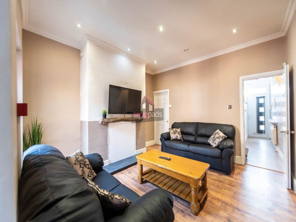 Property photo 2 of 9 2