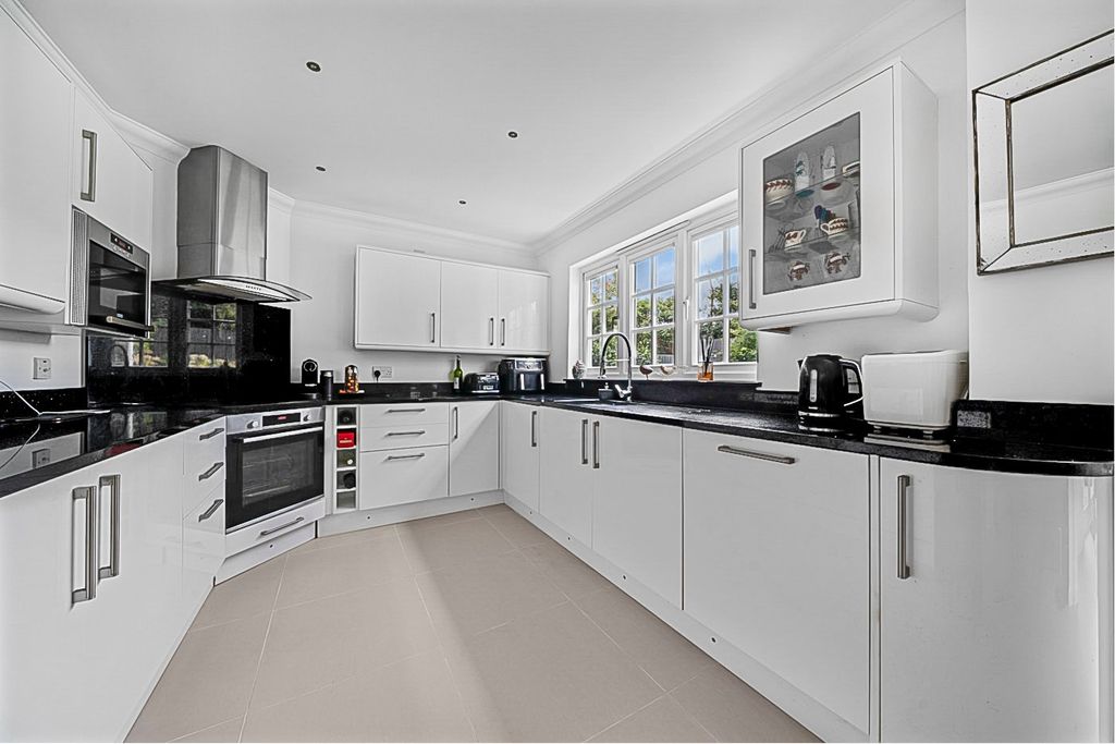 Property photo 3 of 34 Kitchen