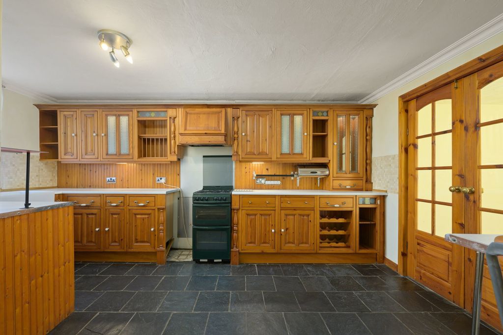 Property photo 3 of 36