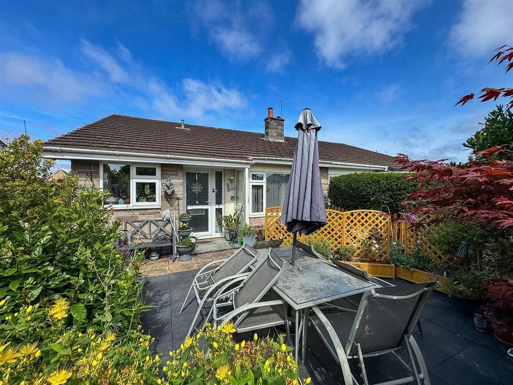 Property photo 1 of 16 Front Garden