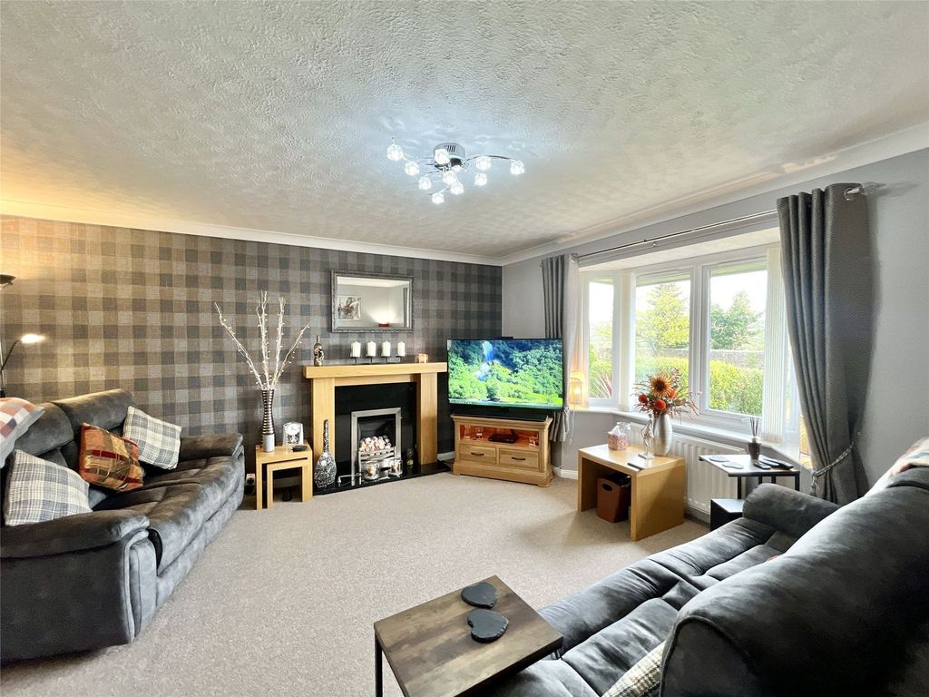 Property photo 2 of 14 Lounge