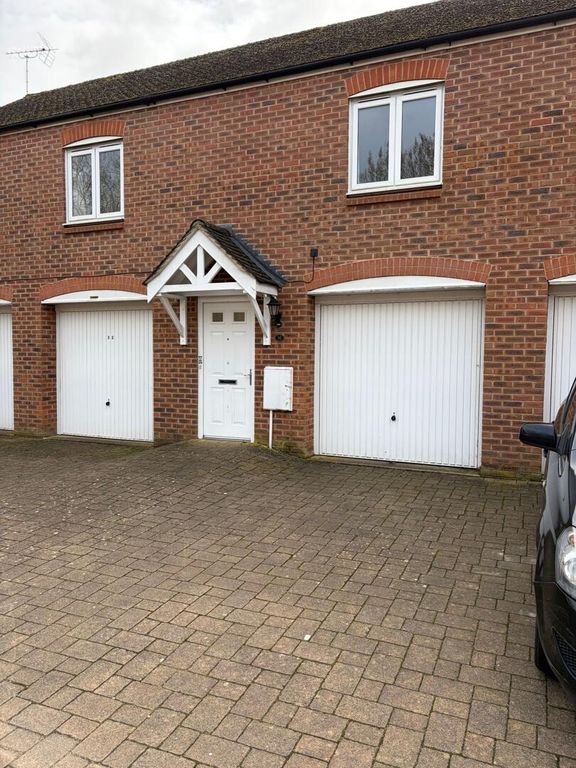 Property photo 2 of 9 Driveway