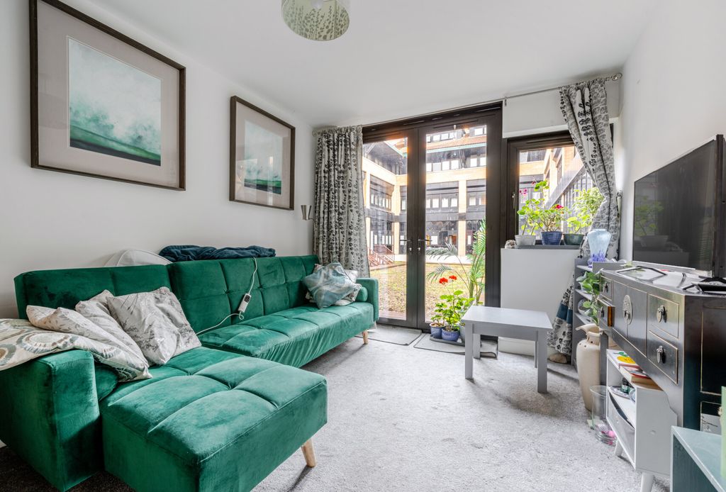 Property photo 2 of 16 1430973-11-69bae2...