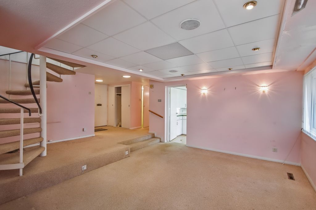 Property photo 3 of 23 53 The Bowls, Chigwell, Essex, Ig7 6nd