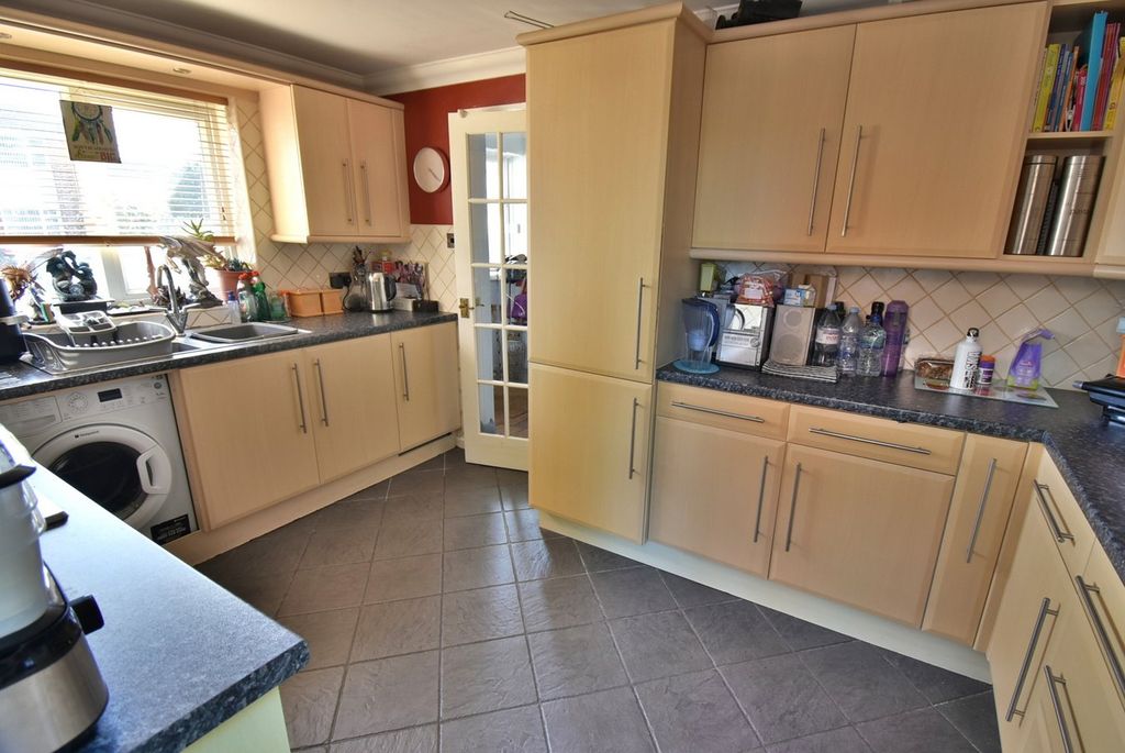 Property photo 2 of 21