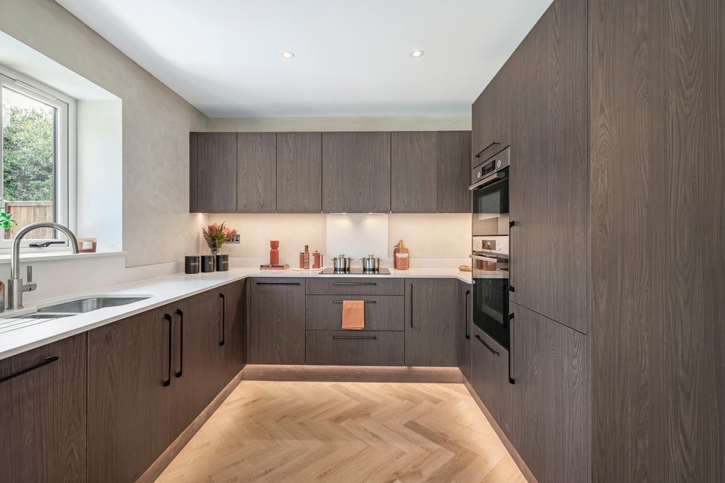 Property photo 3 of 16 Kitchen