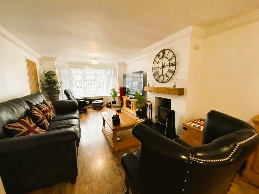 Property photo 2 of 16 Living Room 24'5 x 11'6