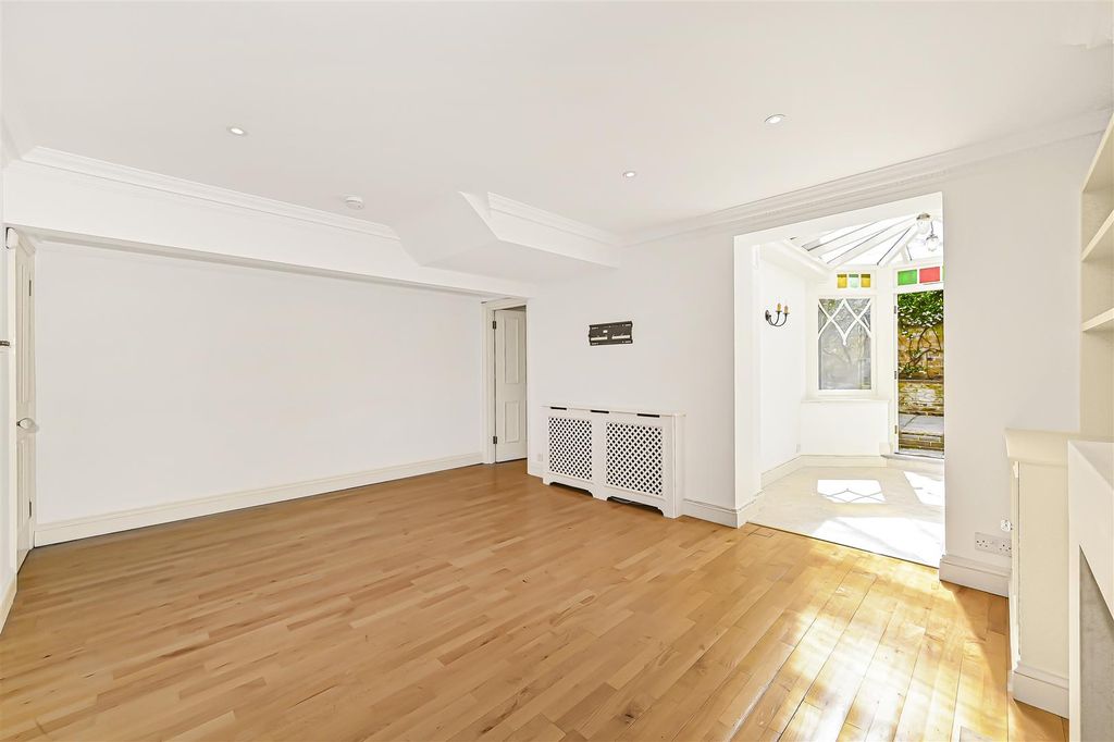 Property photo 3 of 18 37A-Moorhouse-Road (12).Jpg