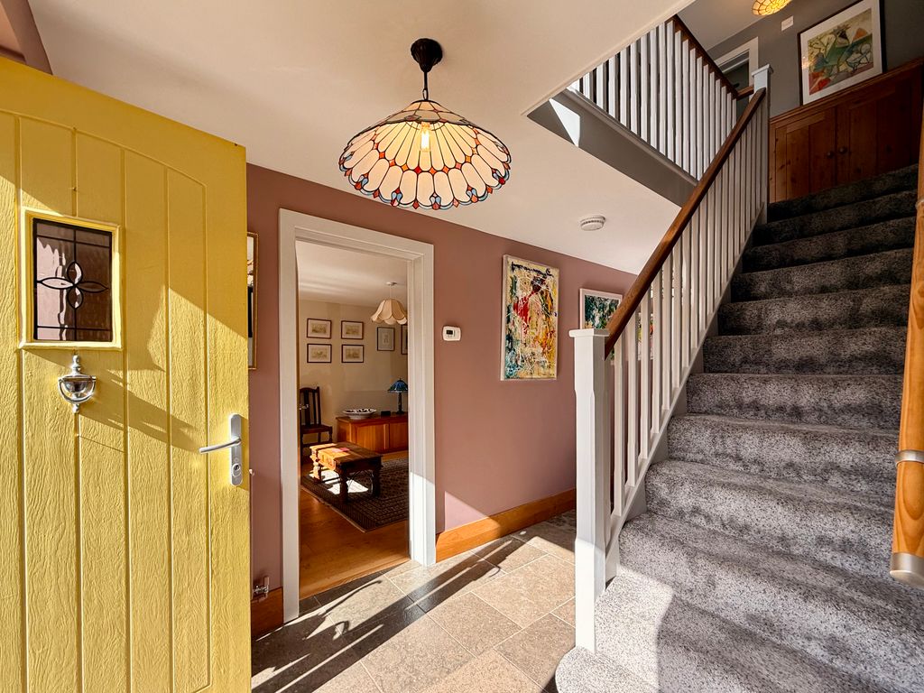 Property photo 2 of 17 Entrance Hall