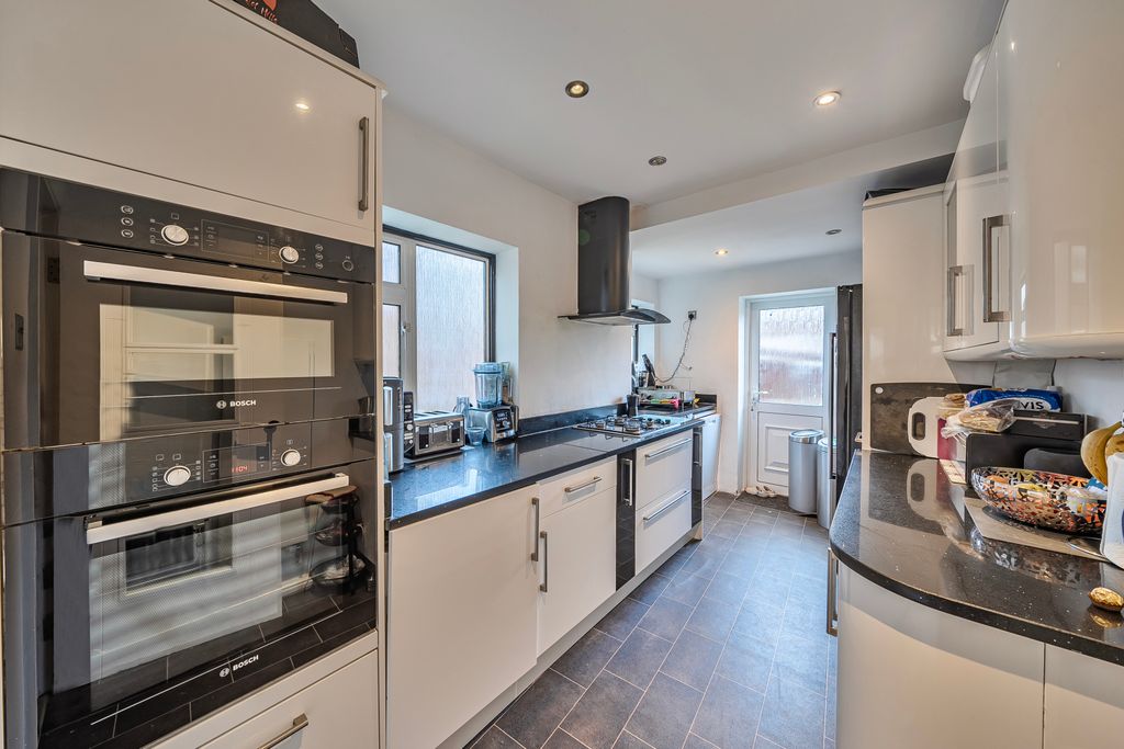 Property photo 3 of 19 Picture No. 16