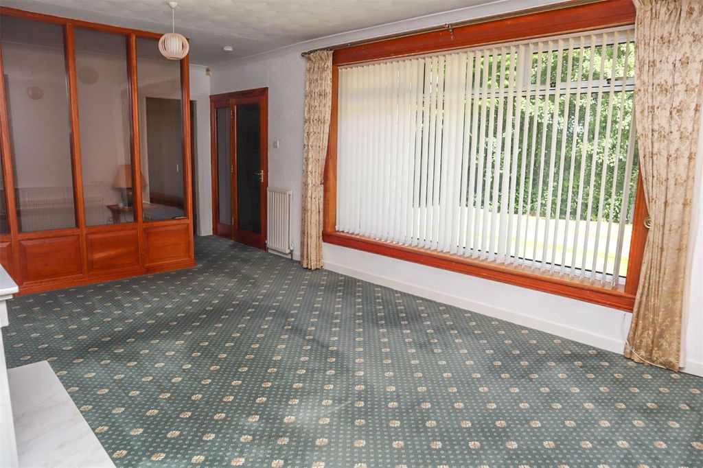 Property photo 3 of 22 Lounge