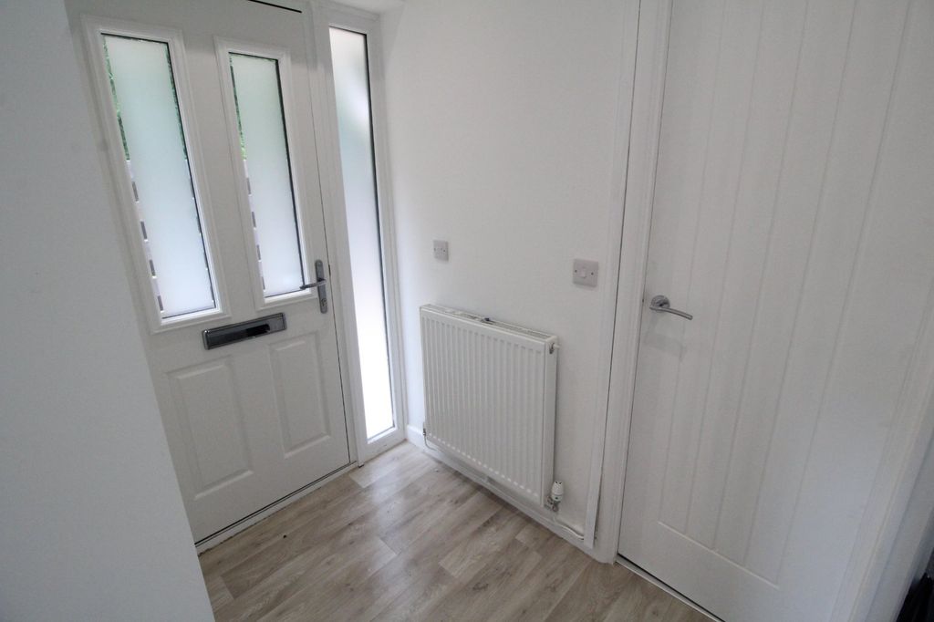 Property photo 2 of 14 Entrance Hall