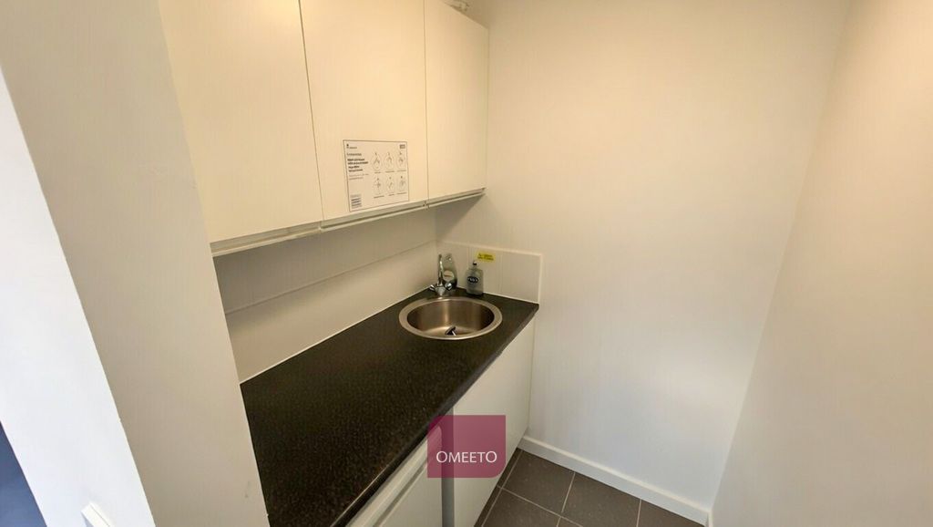 Property photo 3 of 6 Kitchen