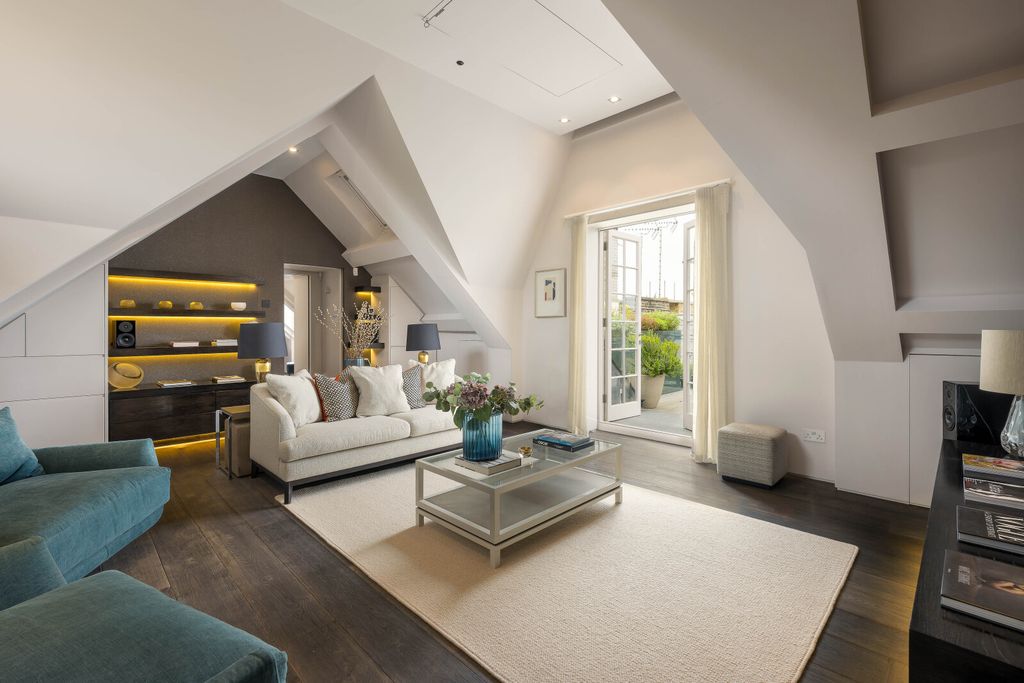 Property photo 1 of 16 Reception