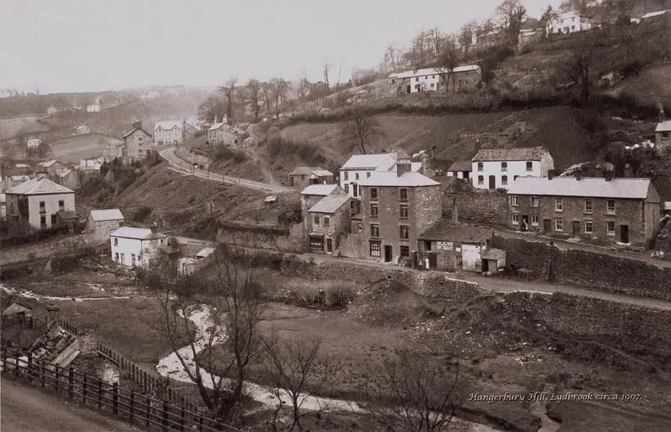 Property photo 2 of 25