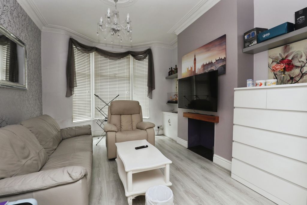 Property photo 2 of 15 Lounge