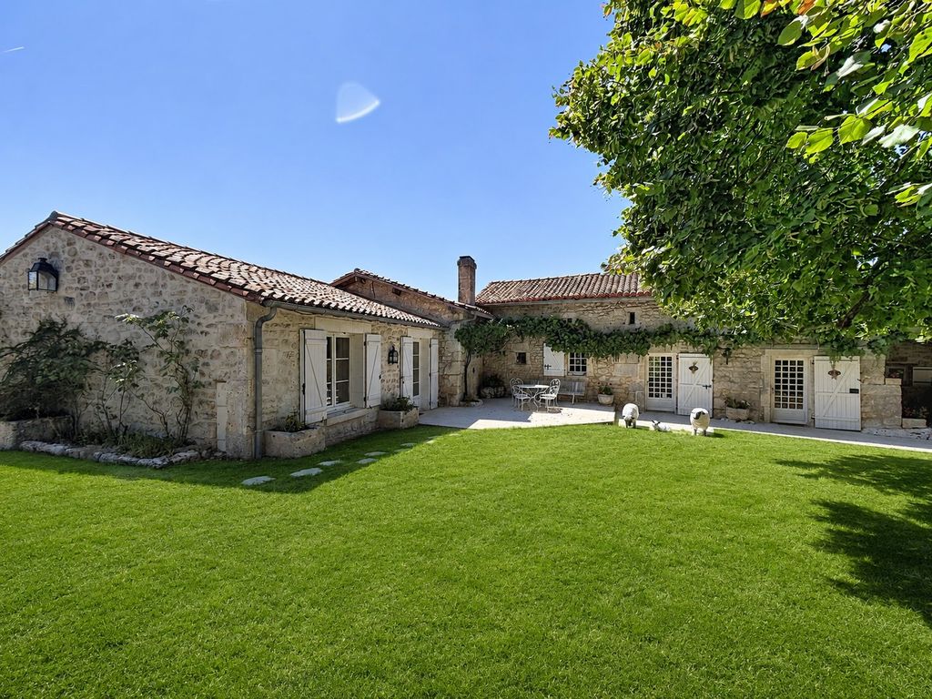 Property photo 1 of 23 Country Property West Of Angoulême