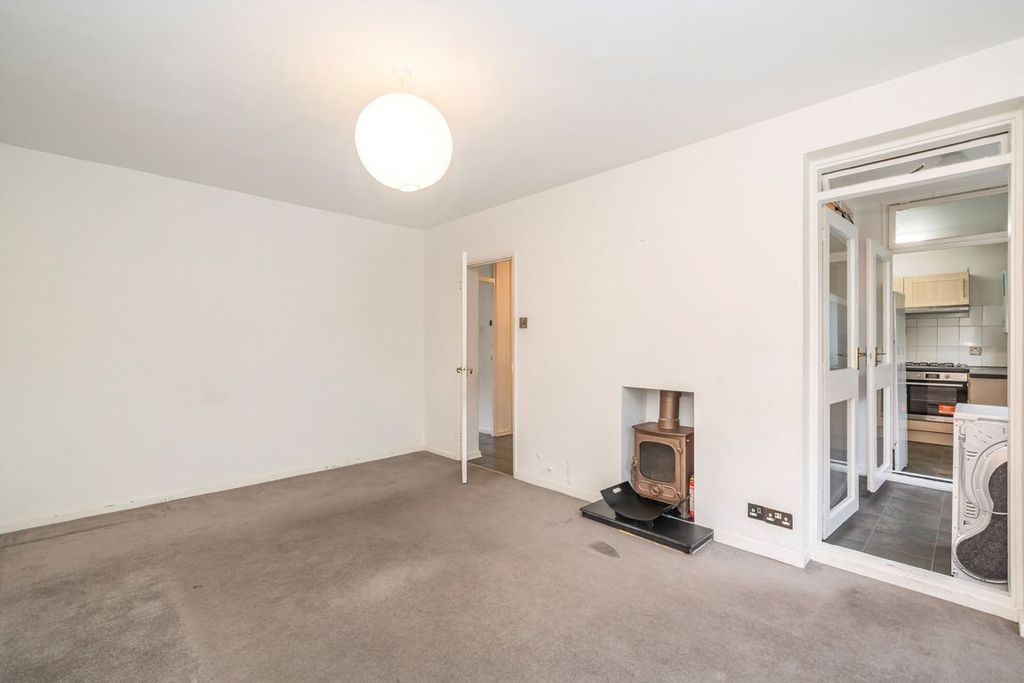 Property photo 3 of 8
