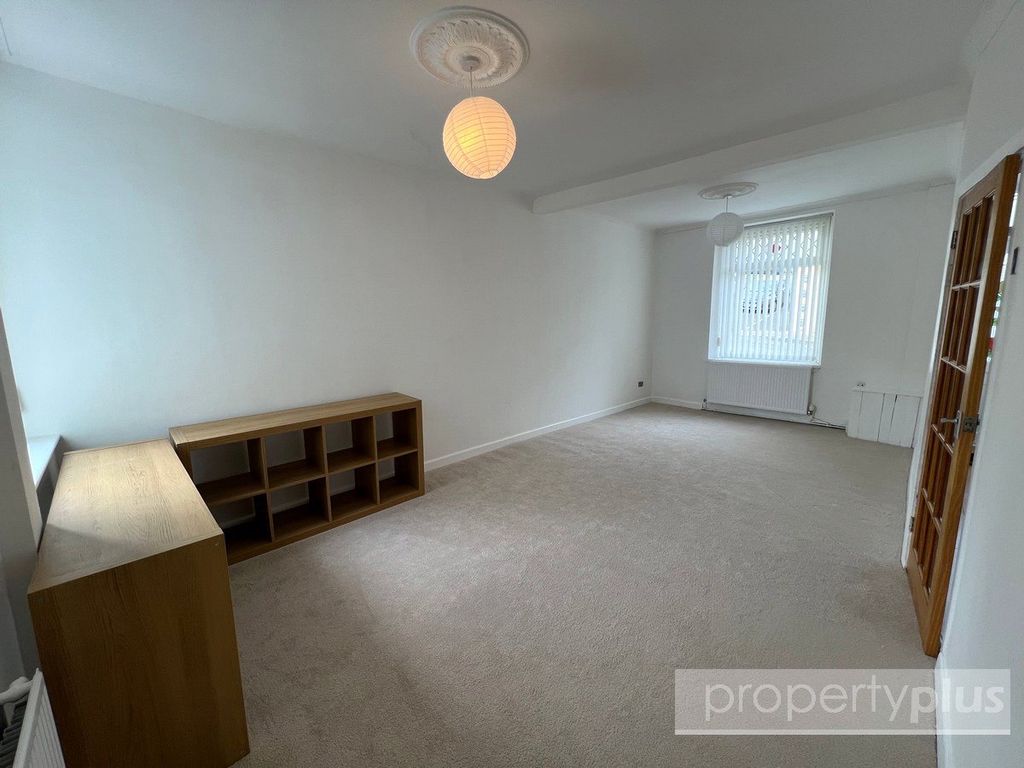 Property photo 3 of 10 Picture No. 06
