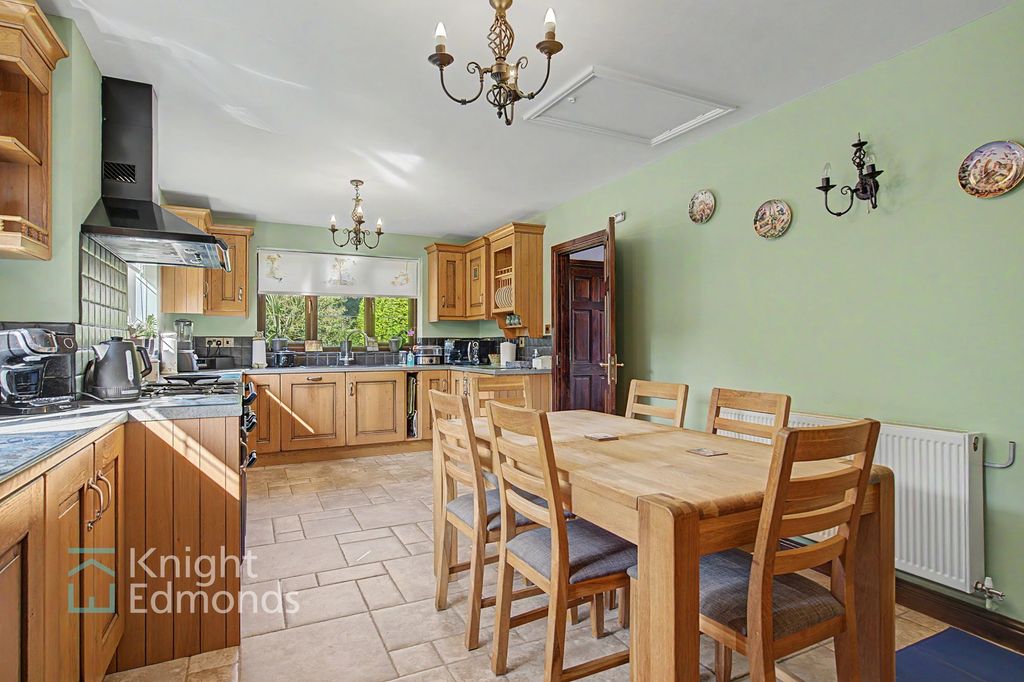 Property photo 2 of 27 Kitchen