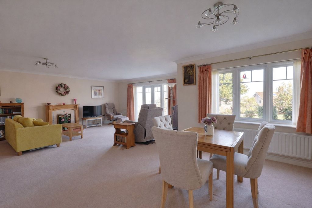 Property photo 3 of 12 3 - Picture No. 08