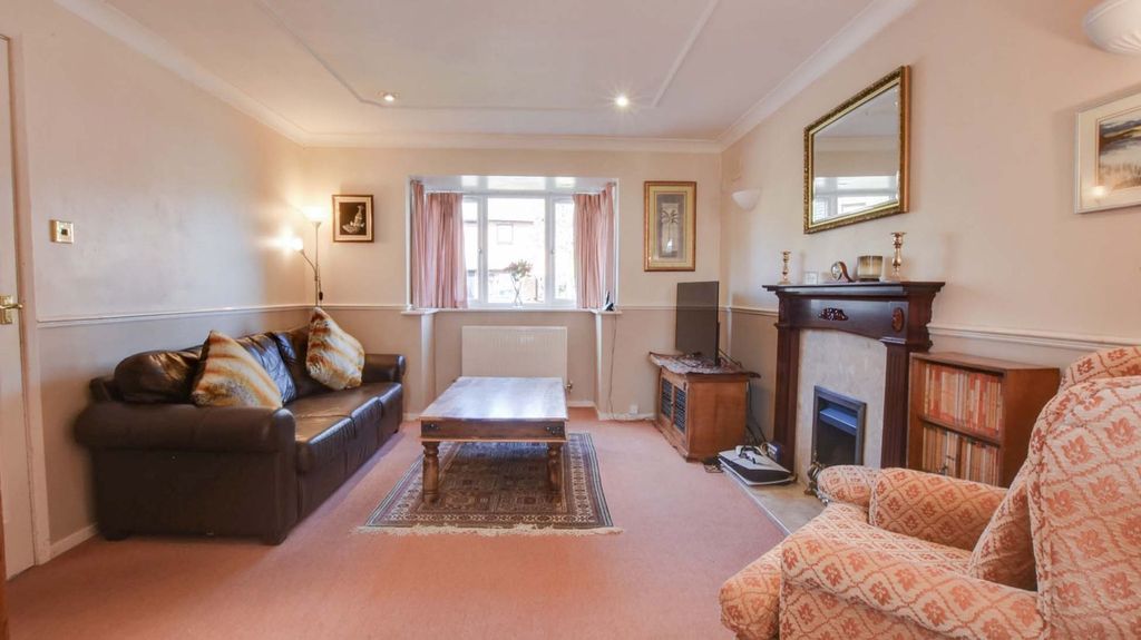 Property photo 2 of 34