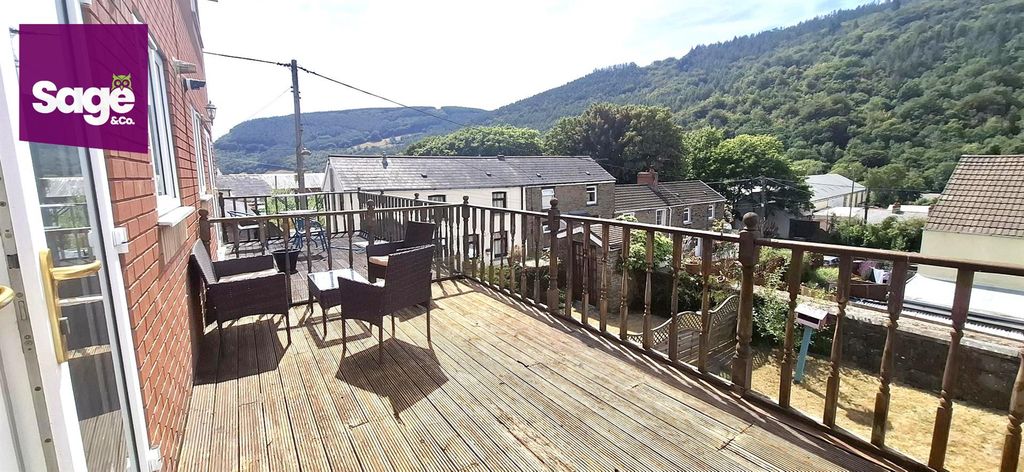 Property photo 3 of 33