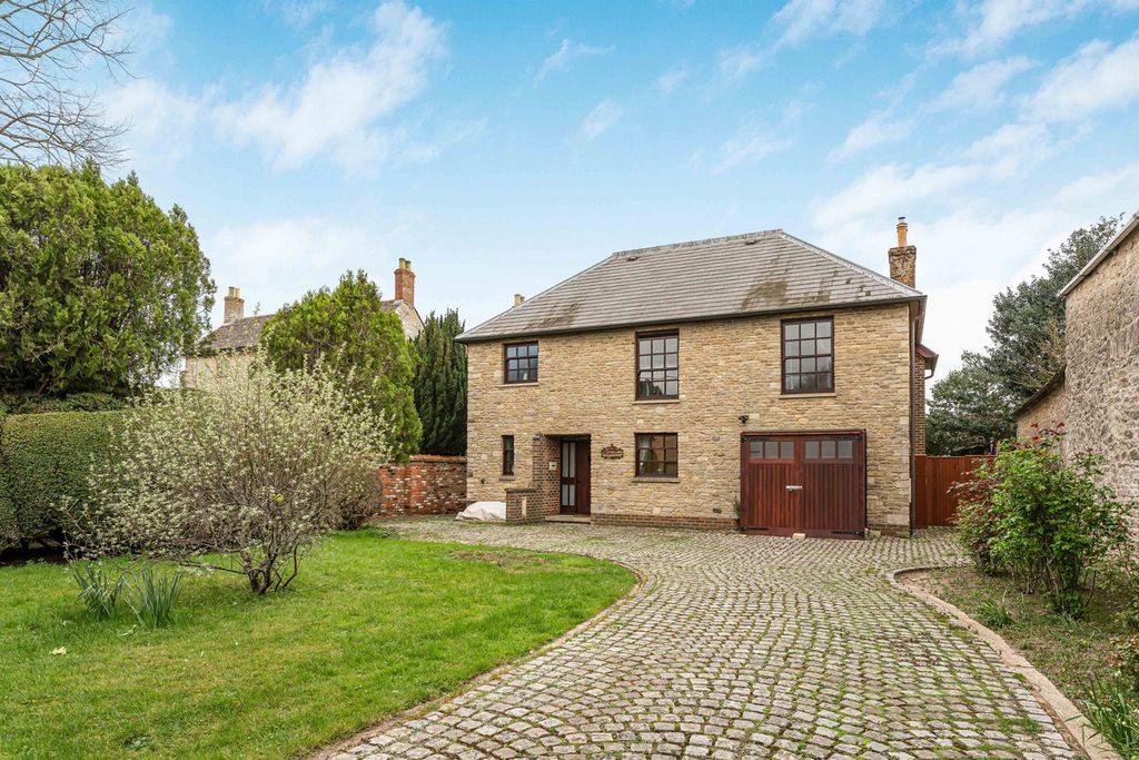 Property photo 1 of 32