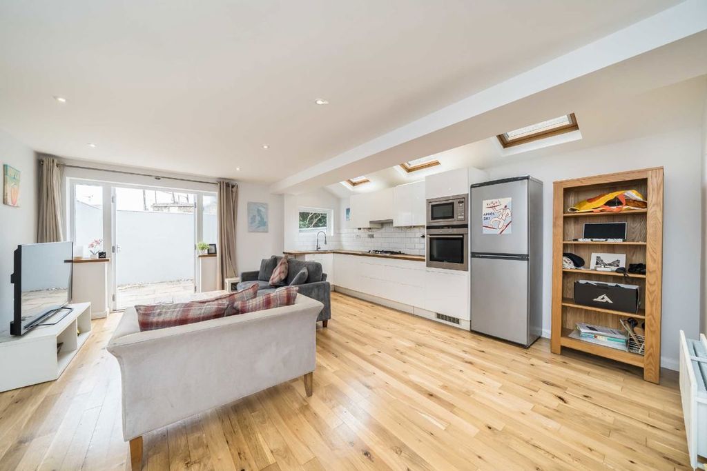 Property photo 1 of 8