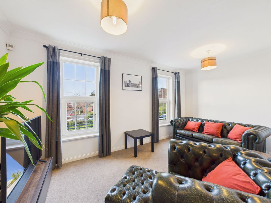 Property photo 2 of 12 Lounge