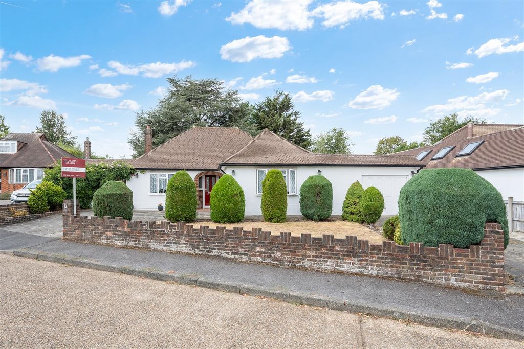 Property photo 1 of 20 Cheviot Close, 7- (18).Jpg