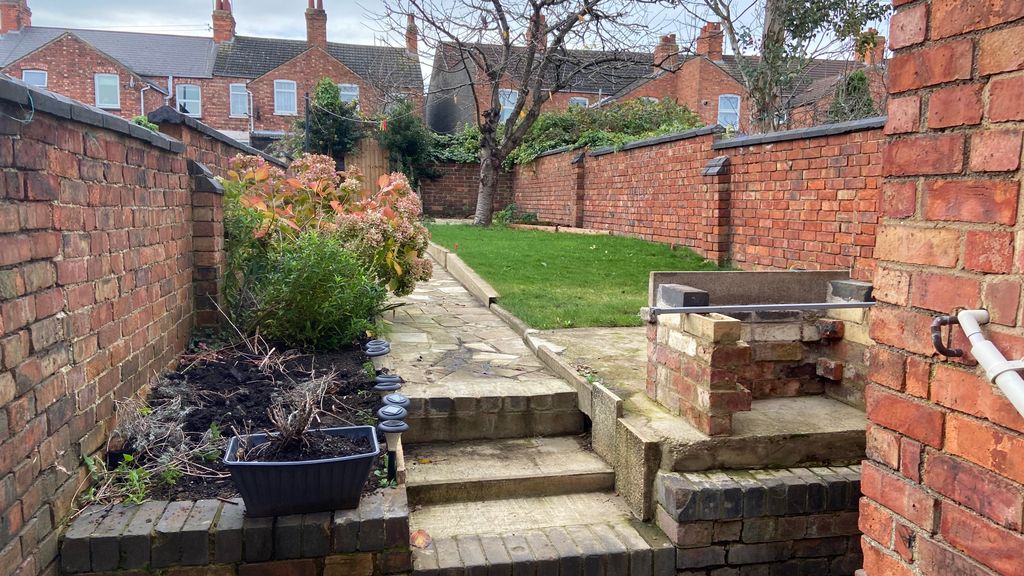 Property photo 2 of 10 Garden