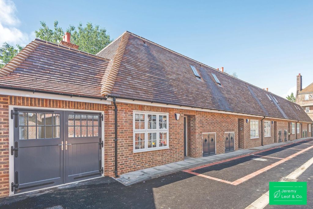 Property photo 1 of 18 Garage