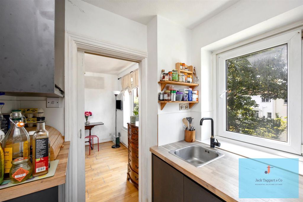 Property photo 3 of 10