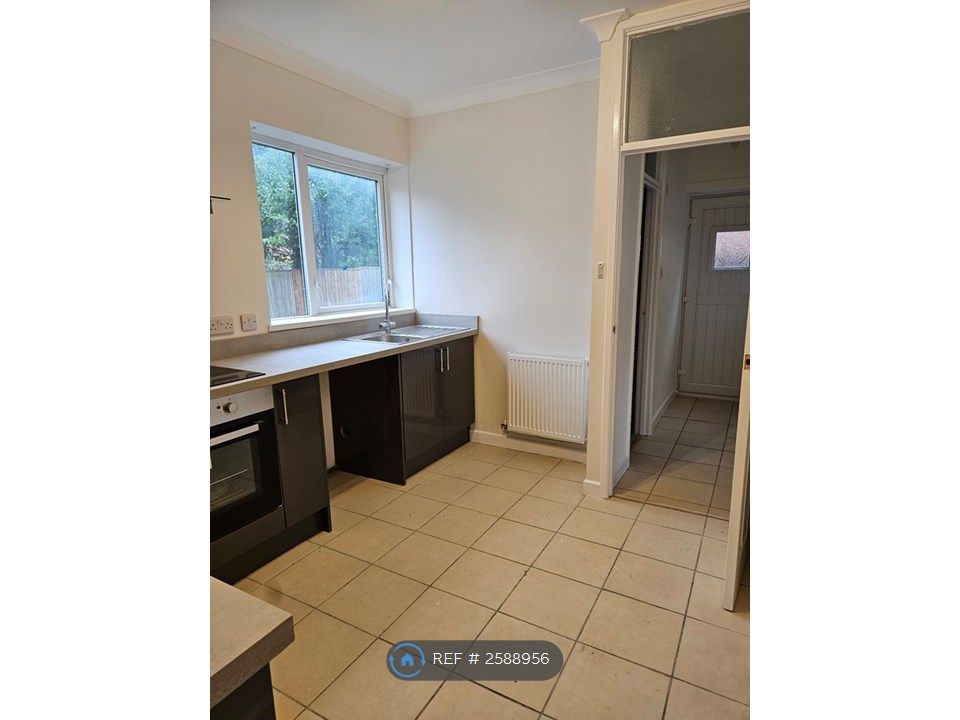 Property photo 3 of 17 Kitchen