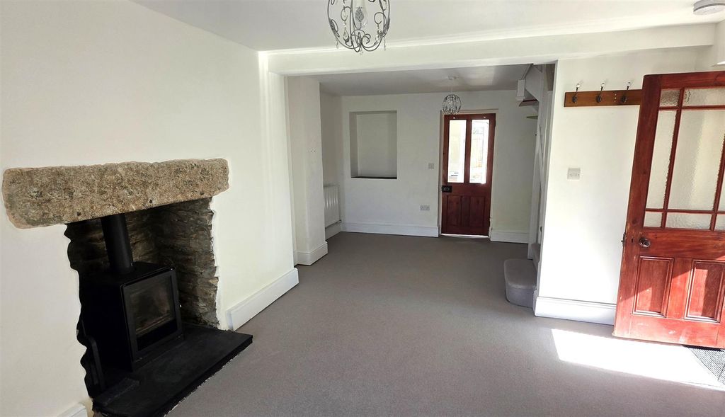 Property photo 3 of 14 Further Living Room.Jpg