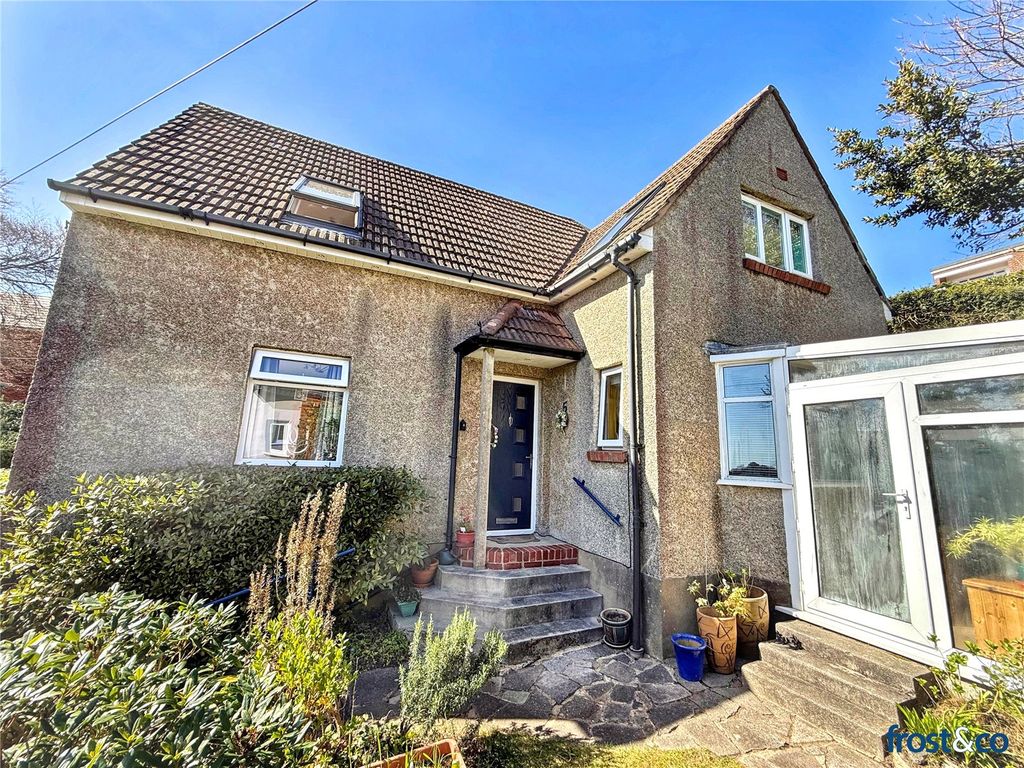 Property photo 1 of 18 Glen Road