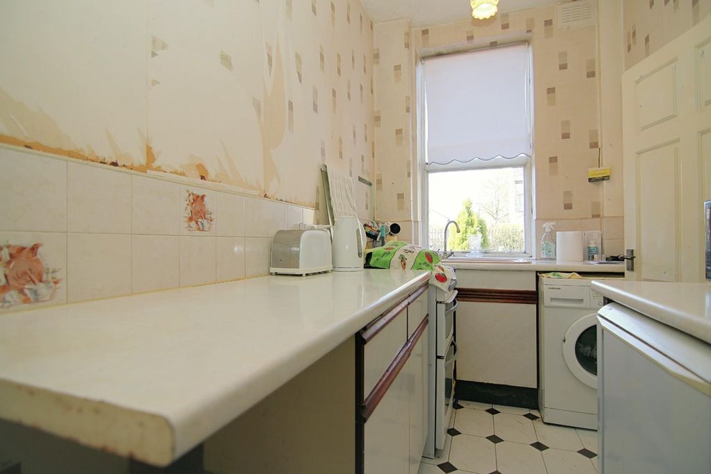 Property photo 3 of 12 Kitchen