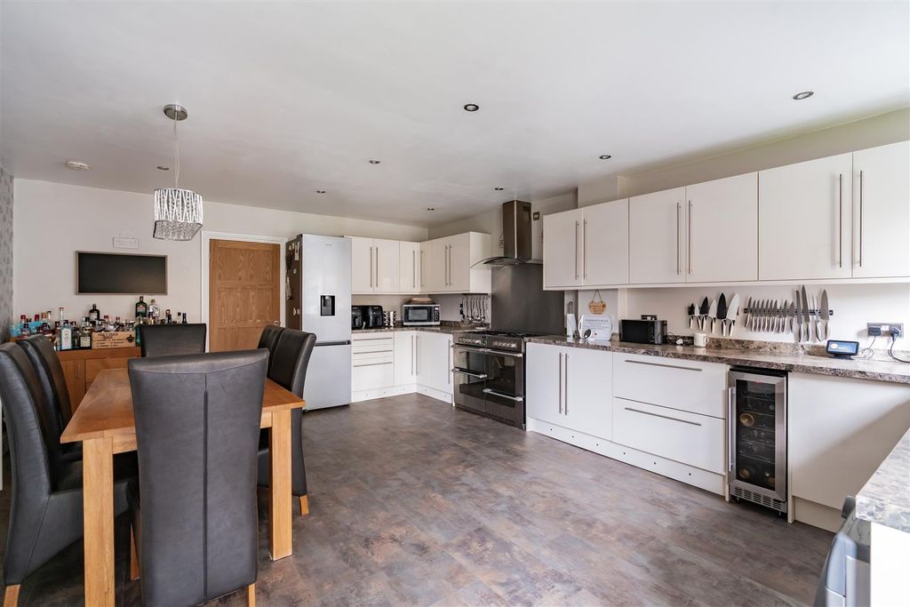 Property photo 2 of 16 Kitchen/Diner