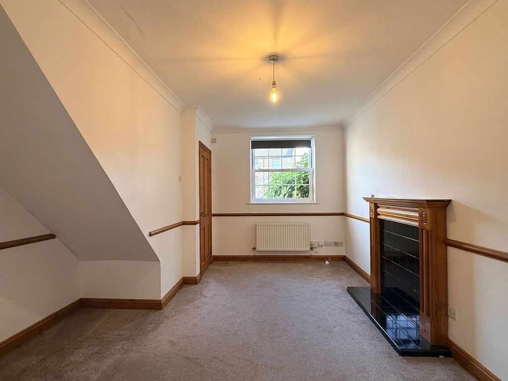 Property photo 3 of 17 Living Room