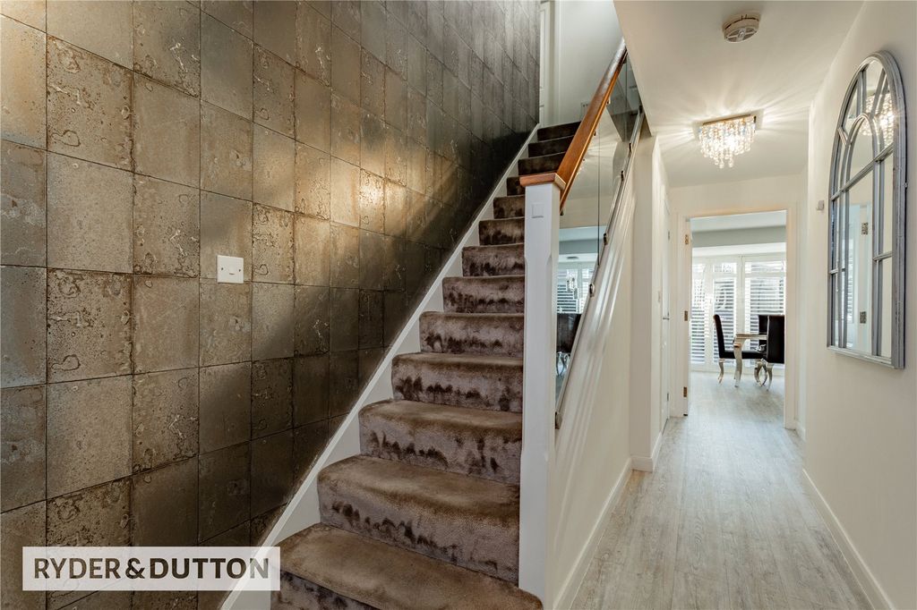 Property photo 2 of 27 Entrance Hall