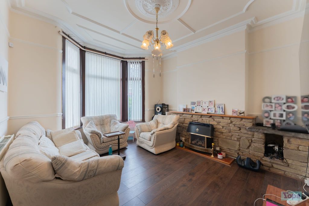 Property photo 2 of 13 Lounge