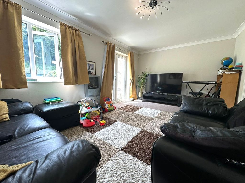 Property photo 2 of 18