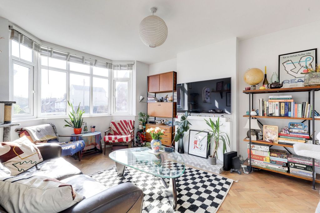 Property photo 2 of 23