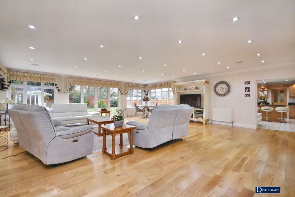 Property photo 2 of 34