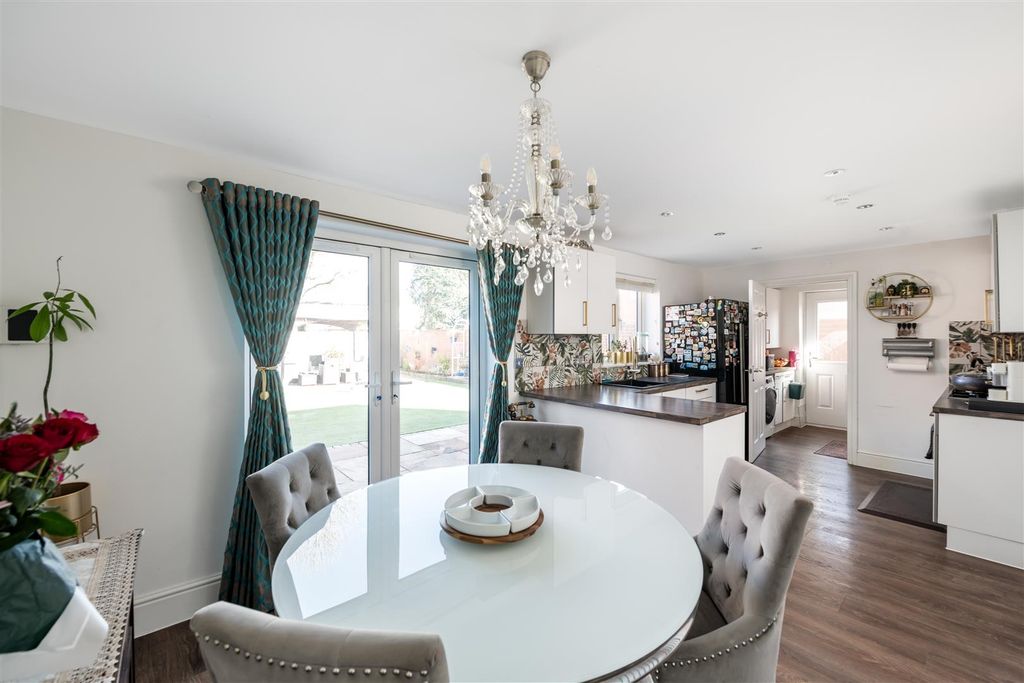 Property photo 3 of 16 11 Harmony Road Internals12.Jpg