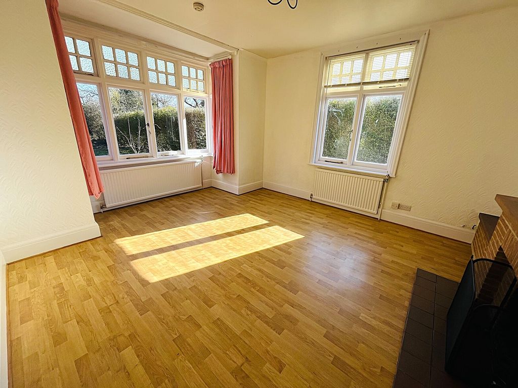 Property photo 2 of 13 Lounge