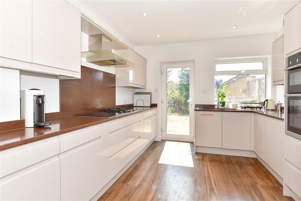 Property photo 2 of 21 Kitchen