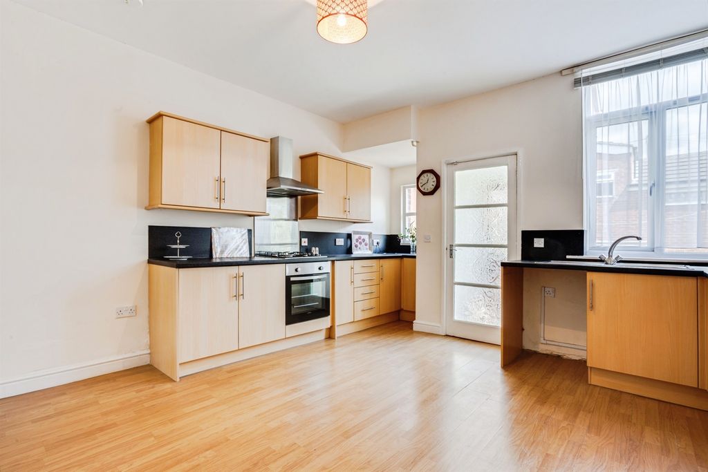Property photo 2 of 16