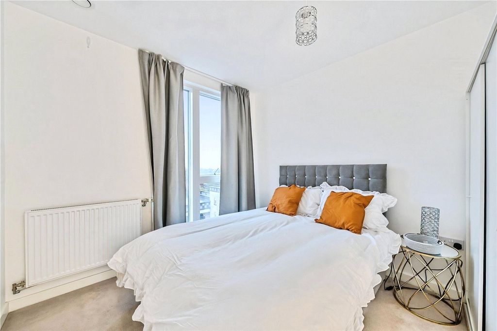 Property photo 3 of 17 Bedroom